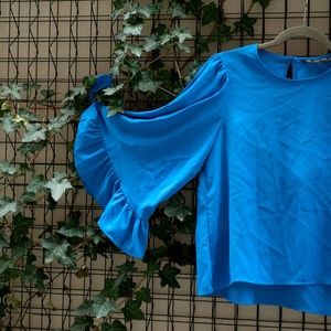 ♥️sold♥️Zara sky blue bell sleeve top